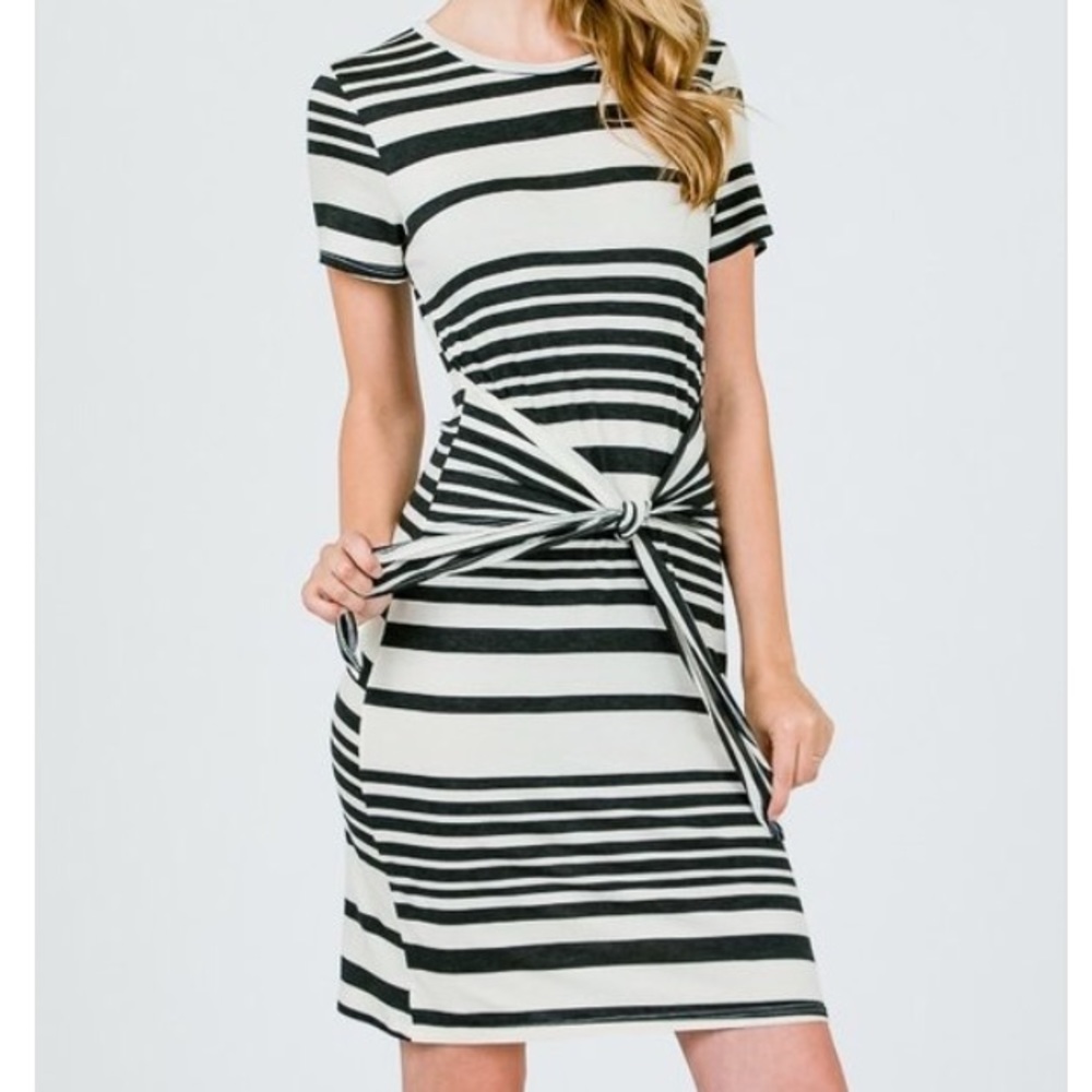 Black / Ivory T-shirt tie dress - Picture 2 of 6